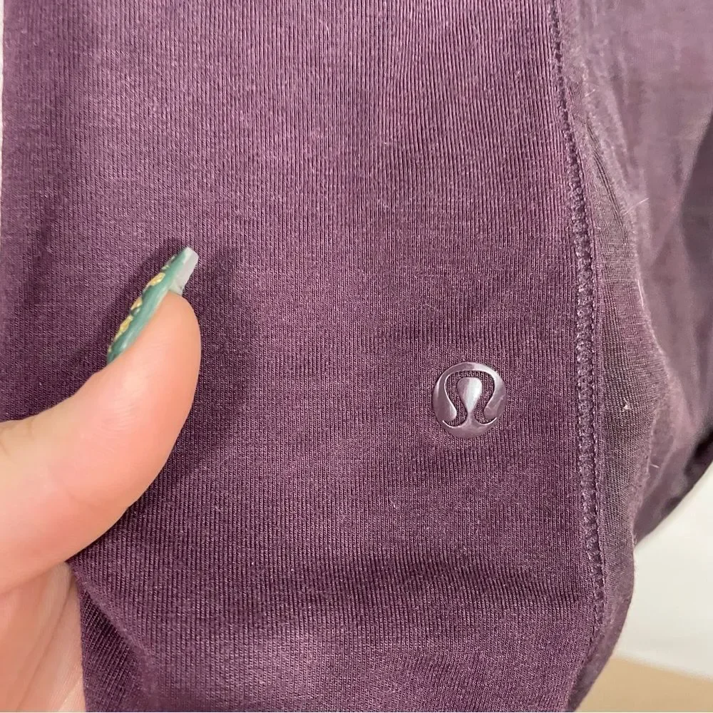 LuLuLemon Purple 1/2 Sleeve Patterned Casual T-Shirt